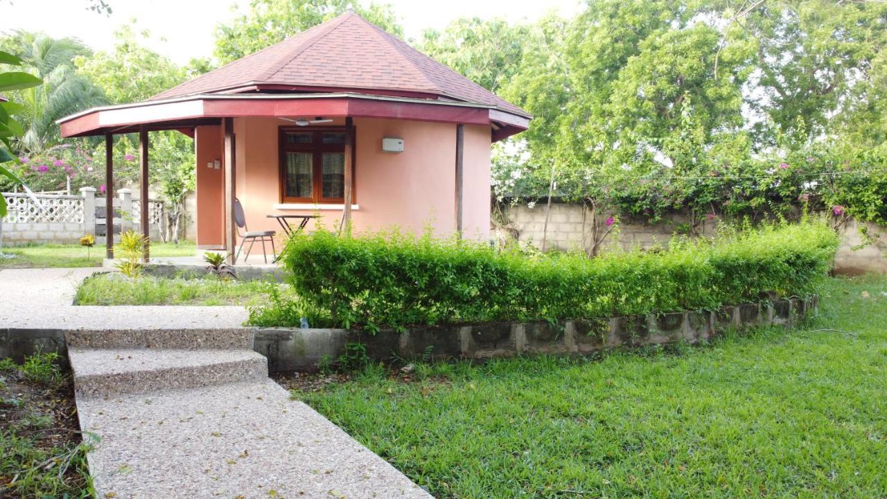 Charlestina Beach Resort Ampeni Exterior photo