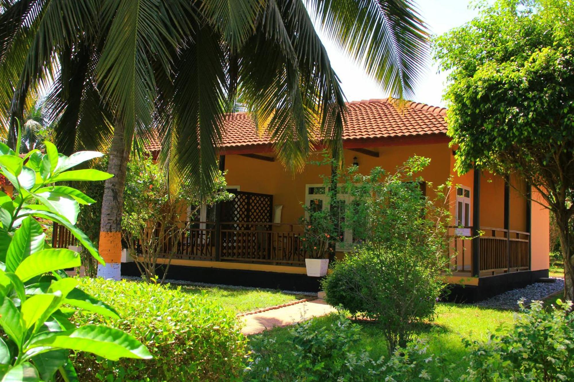 Charlestina Beach Resort Ampeni Exterior photo
