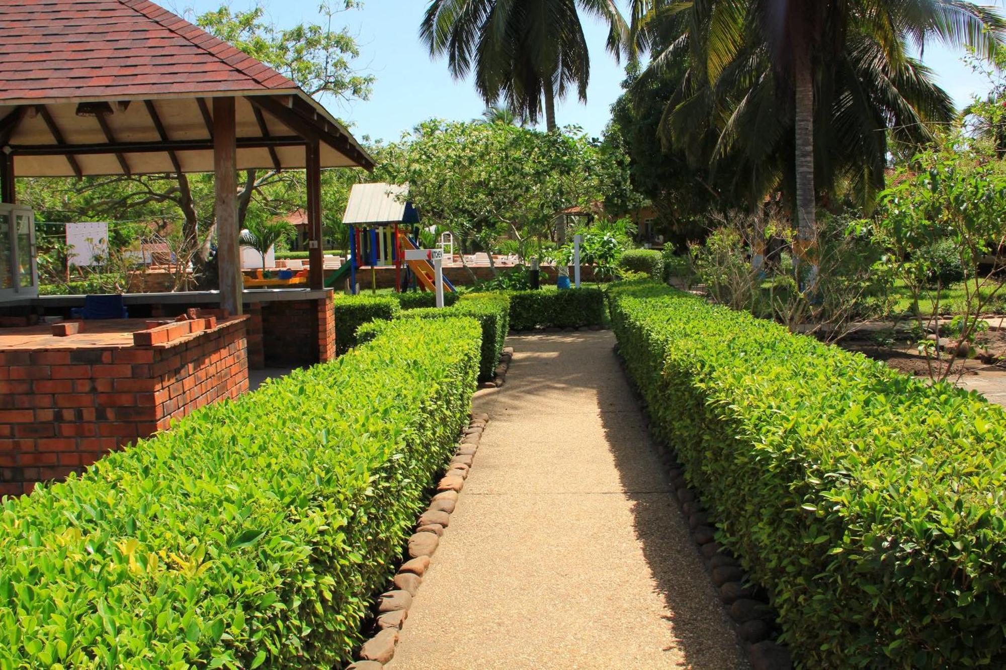 Charlestina Beach Resort Ampeni Exterior photo