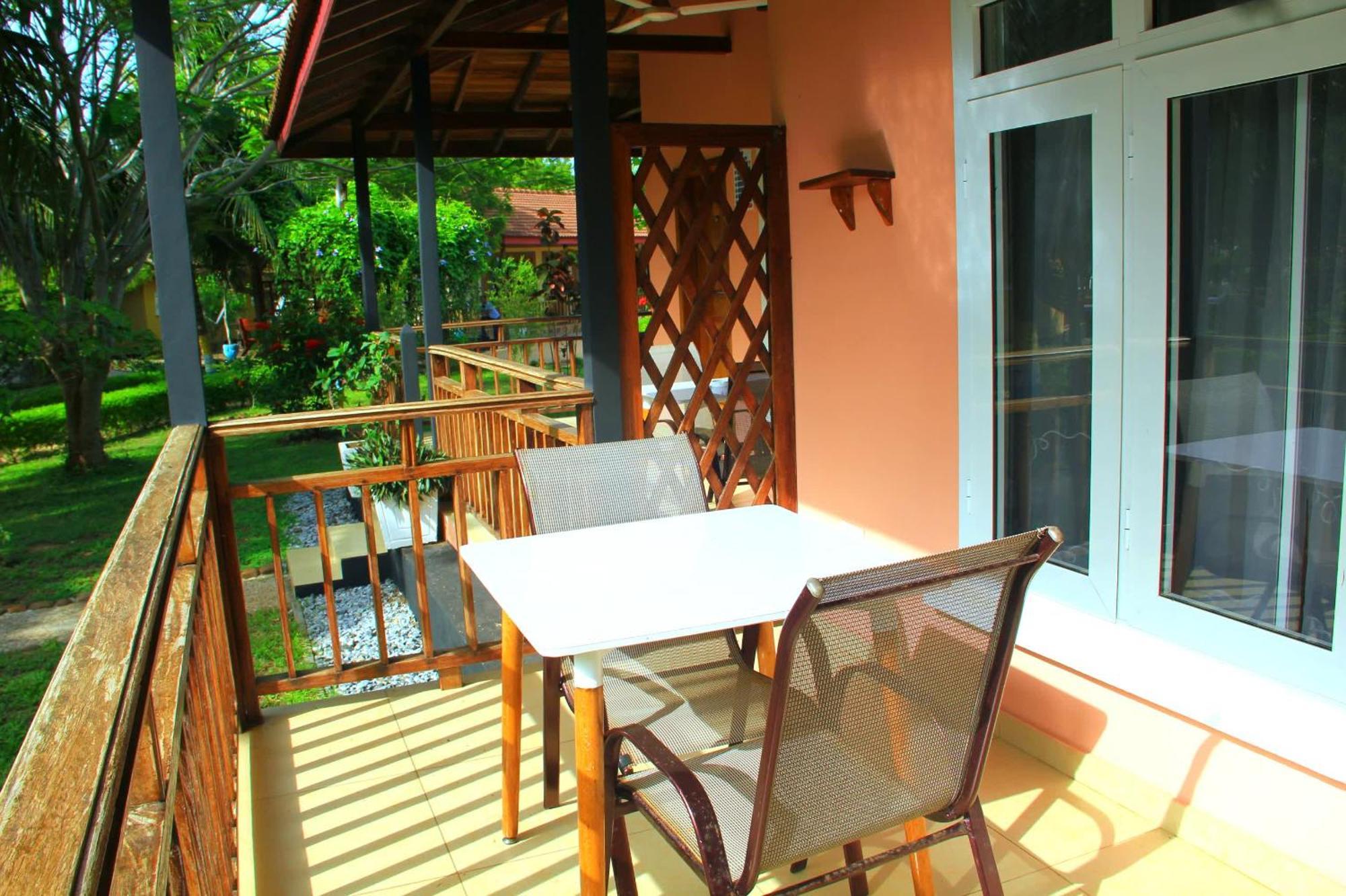 Charlestina Beach Resort Ampeni Exterior photo