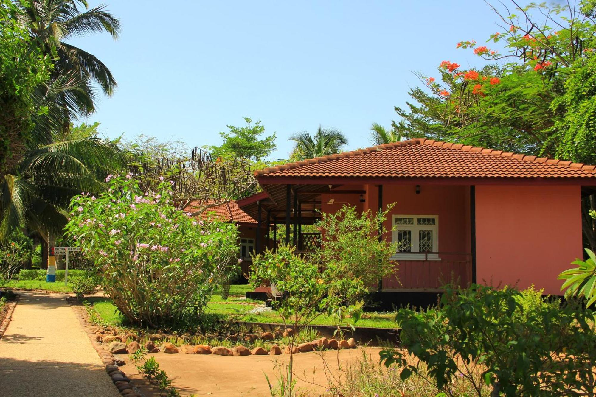 Charlestina Beach Resort Ampeni Exterior photo