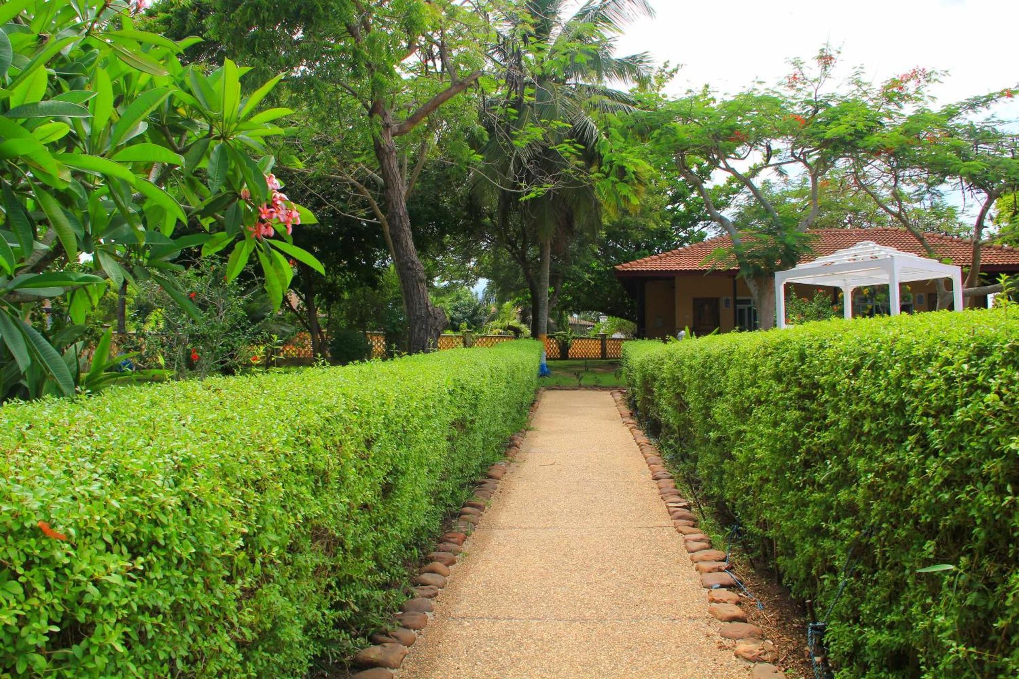 Charlestina Beach Resort Ampeni Exterior photo