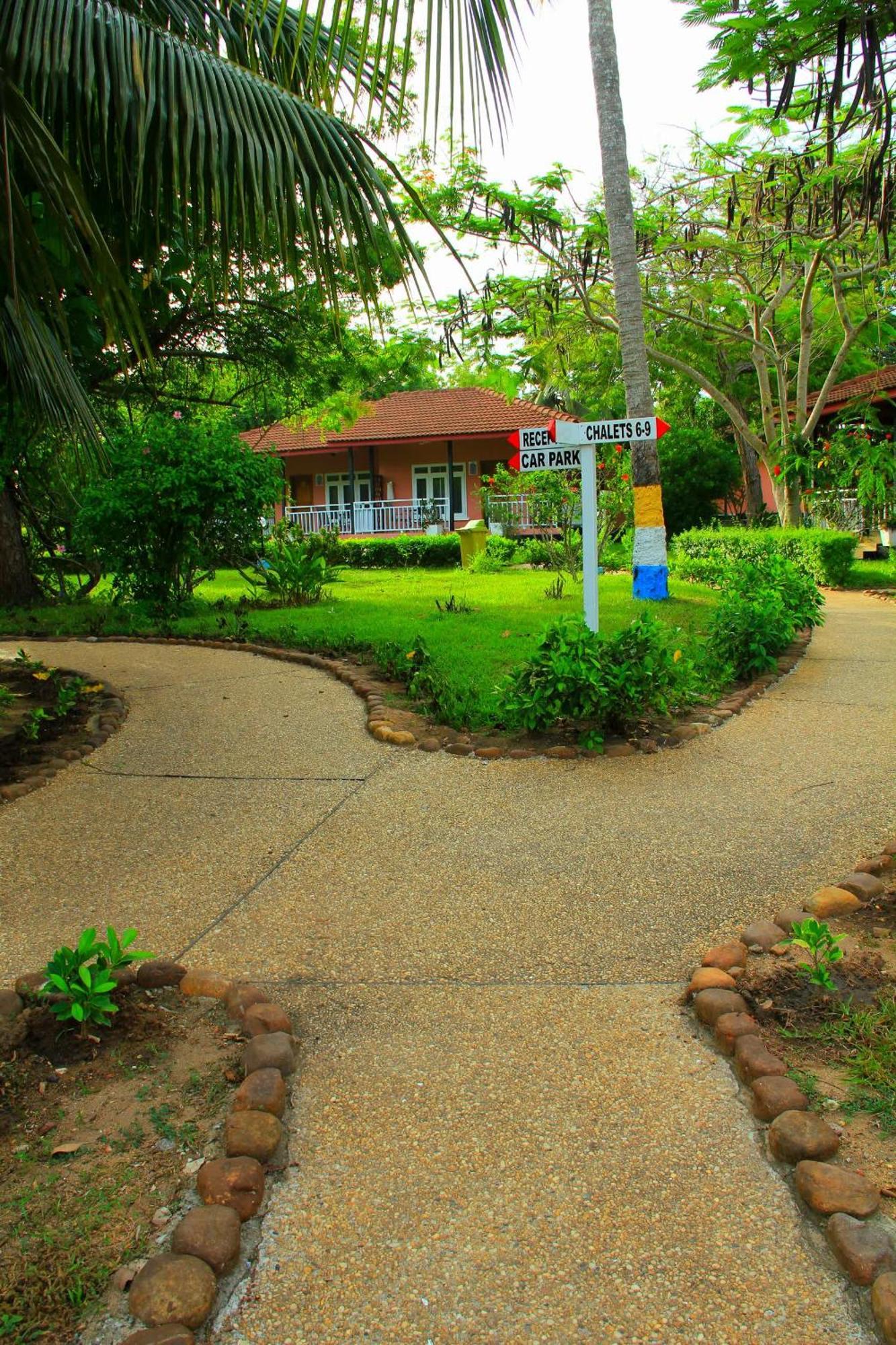 Charlestina Beach Resort Ampeni Exterior photo