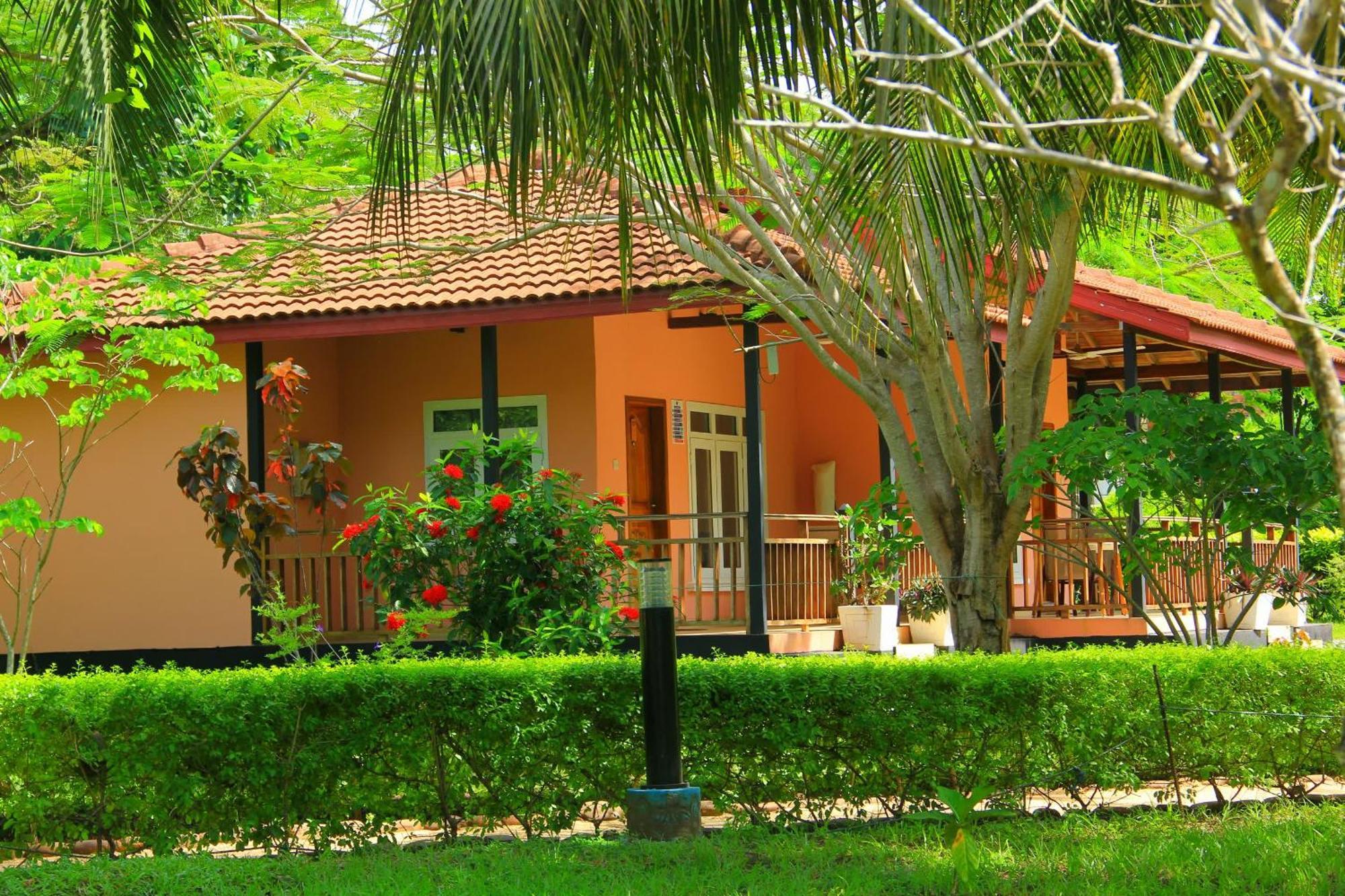 Charlestina Beach Resort Ampeni Exterior photo