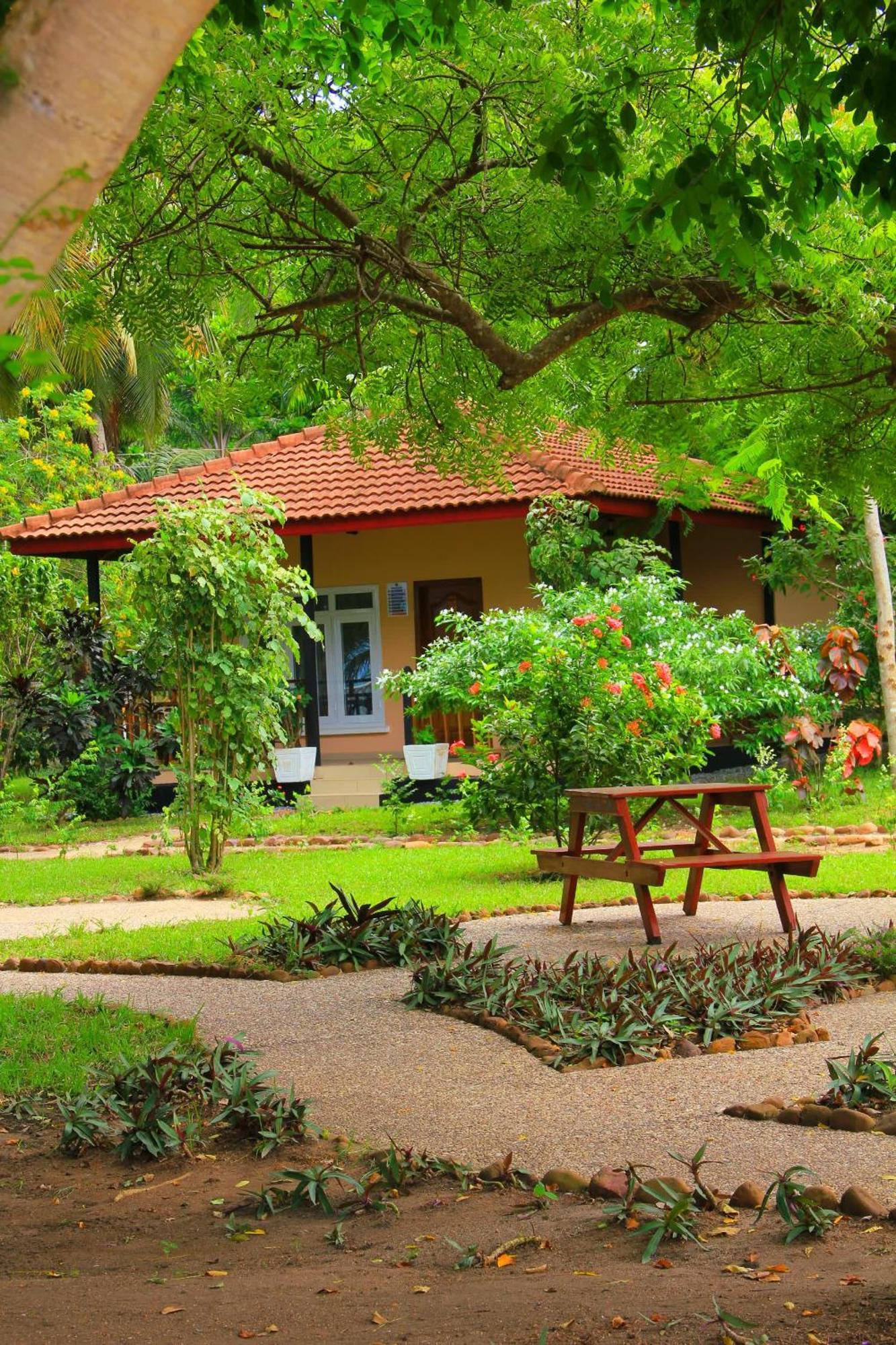 Charlestina Beach Resort Ampeni Exterior photo